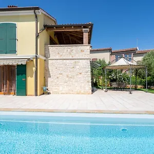  Apartment Charming Orange With Private Pool And Garden Oasis